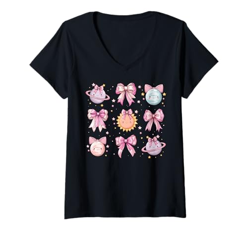 Damen Sonnensystem Astrologie Planeten Mädchen Kokette Schleife Rosa T-Shirt mit V-Ausschnitt Damen Sonnensystem Astrologie Planeten Mädchen Kokette Schleife Rosa T-Shirt mit V-Ausschnitt von Womens Coquette Bow Solar System Astrology Gifts