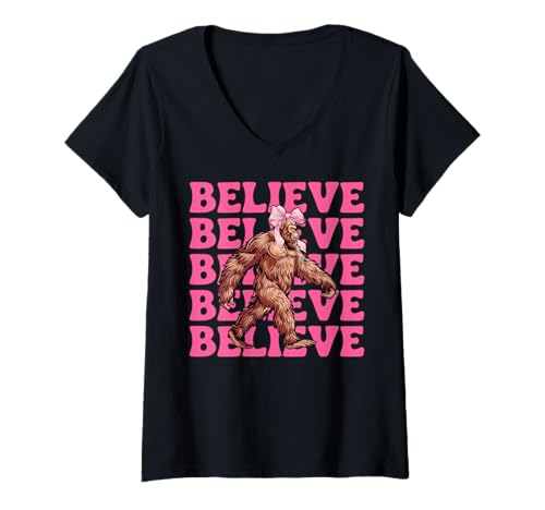 Damen Believe Bigfoot Sasquatch Kokettenschleife für Mädchen, Mama, Rosa T-Shirt mit V-Ausschnitt Damen Believe Bigfoot Sasquatch Kokettenschleife für Mädchen, Mama, Rosa T-Shirt mit V-Ausschnitt von Womens Pink Coquette Bow Bigfoot Sasquatch Gifts