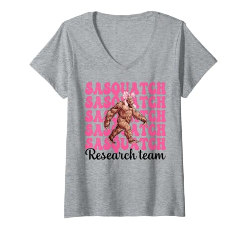 Damen Sasquatch Research Team Lustiger Bigfoot Girl Mom Coquette Bow T-Shirt mit V-Ausschnitt Damen Sasquatch Research Team Lustiger Bigfoot Girl Mom Coquette Bow T-Shirt mit V-Ausschnitt von Womens Pink Coquette Bow Bigfoot Sasquatch Gifts