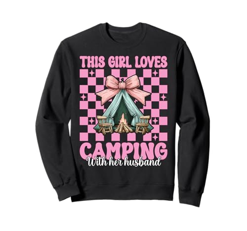 Dieses Mädchen liebt Camping mit ihrem Ehemann Camping Frau Camper Sweatshirt von Womens Pink Coquette Bow Camping Camper Camp Gifts