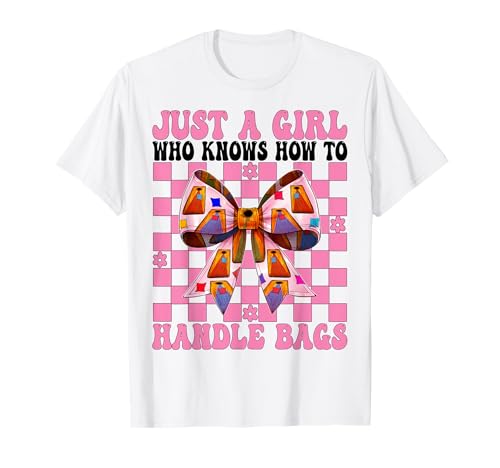 Cornhole Player Nur EIN Mädchen, das weiß, wie Man mit Taschen umgeht T-Shirt von Womens Pink Coquette Bow Cornhole Player Gifts