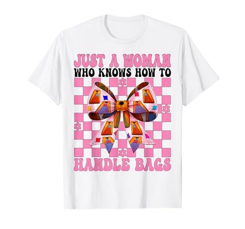 Cornhole Player Nur eine Frau, die weiß, wie Man mit Taschen umgeht T-Shirt Cornhole Player Nur eine Frau, die weiß, wie Man mit Taschen umgeht T-Shirt von Womens Pink Coquette Bow Cornhole Player Gifts