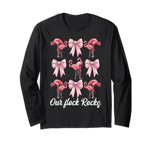 Lustiger pinkfarbener Kokettenbogen für Mädchen, Mama, Our Flock Rocks Langarmshirt von Womens Pink Coquette Bow Flamingo Animal Gifts