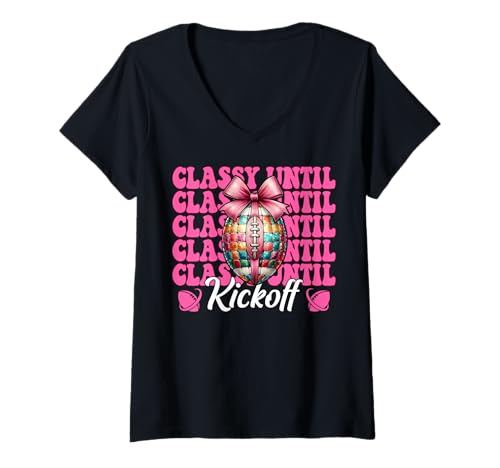 Damen Classy Until Kickoff Lustiges Fußballmädchen Mama Muttertag T-Shirt mit V-Ausschnitt Damen Classy Until Kickoff Lustiges Fußballmädchen Mama Muttertag T-Shirt mit V-Ausschnitt von Womens Pink Coquette Bow Football Player Gifts