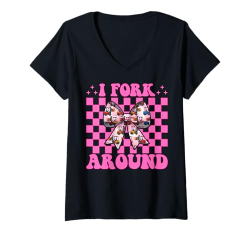 Damen I Fork Around Gabelstapler Bediener Gabelstapler Fahrer Mädchen Mama T-Shirt mit V-Ausschnitt von Womens Pink Coquette Bow Forklift Operator Gifts