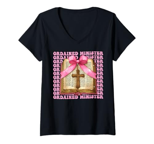 Damen Geweihte Ministerin, Hochzeitsoffizierin, Bibelmädchen, Kokette, Bogen T-Shirt mit V-Ausschnitt Damen Geweihte Ministerin, Hochzeitsoffizierin, Bibelmädchen, Kokette, Bogen T-Shirt mit V-Ausschnitt von Womens Pink Coquette Bow Ordained Minister Gifts