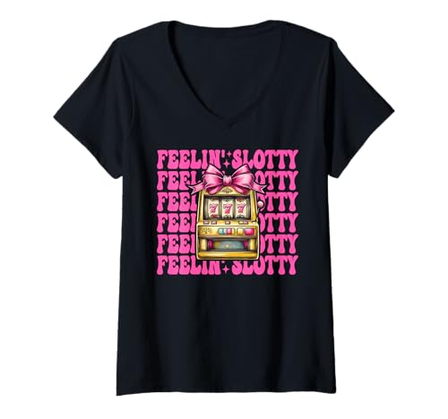 Damen Feelin' Slotty Spielautomat Glücksspiel Casino 777 Mädchen T-Shirt mit V-Ausschnitt Damen Feelin' Slotty Spielautomat Glücksspiel Casino 777 Mädchen T-Shirt mit V-Ausschnitt von Womens Pink Coquette Bow Slot Machine Casino Gifts