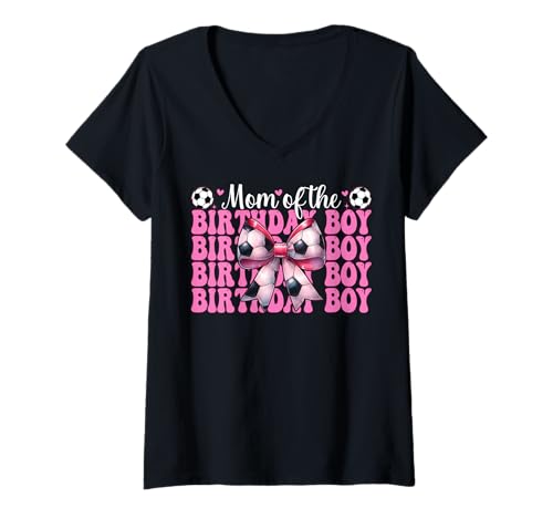 Damen Soccer Mom Mama Rosa Kokette Schleife Mom Of The Birthday Boy T-Shirt mit V-Ausschnitt Damen Soccer Mom Mama Rosa Kokette Schleife Mom Of The Birthday Boy T-Shirt mit V-Ausschnitt von Womens Pink Coquette Bow Soccer Player Gifts