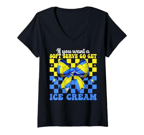 Damen Volleyball-Mädchen, Mama, wenn du Softserve willst, hol dir Eiscreme T-Shirt mit V-Ausschnitt Damen Volleyball-Mädchen, Mama, wenn du Softserve willst, hol dir Eiscreme T-Shirt mit V-Ausschnitt von Womens Pink Coquette Bow Volleyball Player Gifts