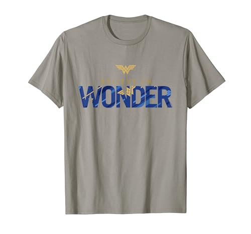 Wonder Woman 80th Blue and Gold Flying Logo T-Shirt von Wonder Woman