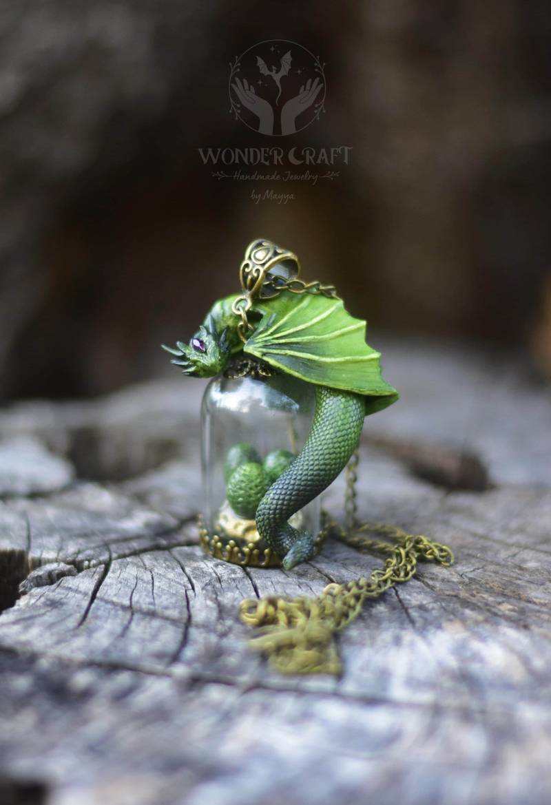 Green Dragon Egg Guardian Halskette, Personalisierte Fantasy Schmuck Geschenkidee, Handgemachte Glaskuppel Anhänger von WonderCraftJewelry