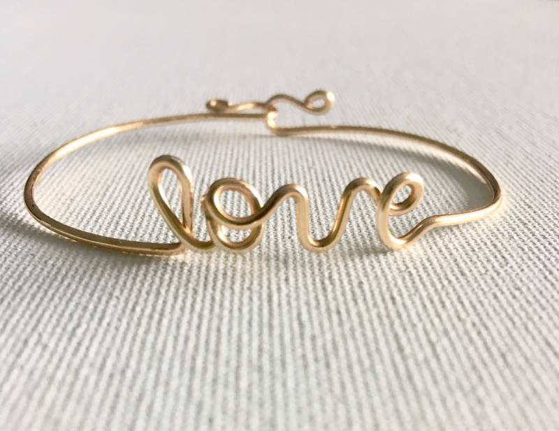 Liebe Draht Wort Armband Bangle | Wire Words Draht-Armband Muttertags Geschenk Hochzeitsgeschenk Namensarmband von WonderWireDesign