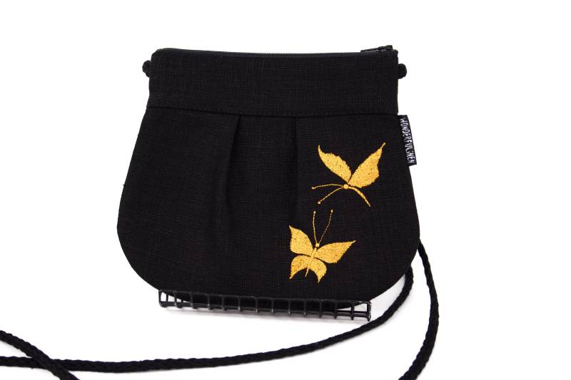 Schwarze Crossbody Leinen Geldbörse Mit Gestickten Schmetterlingen von WonderfuLinen