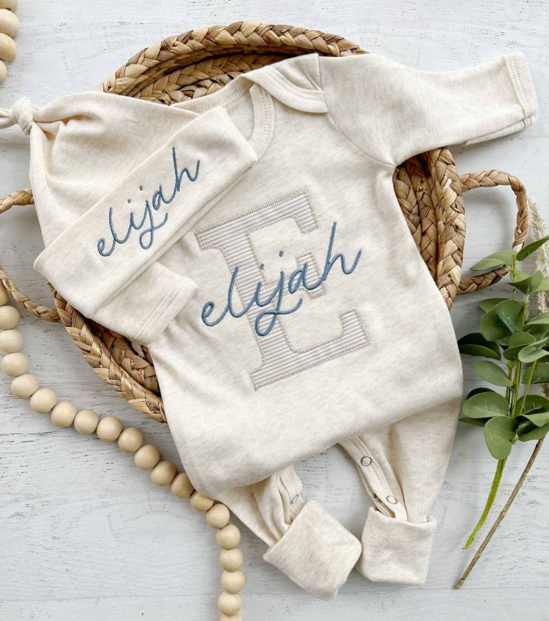 Personalisierte Neutrale Baby Falten Über Fuß Und Hut-Set, Benutzerdefinierte Säugling Junge Nach Hause Kommen Outfit, Babypartygeschenk von WonderfullyMade13914