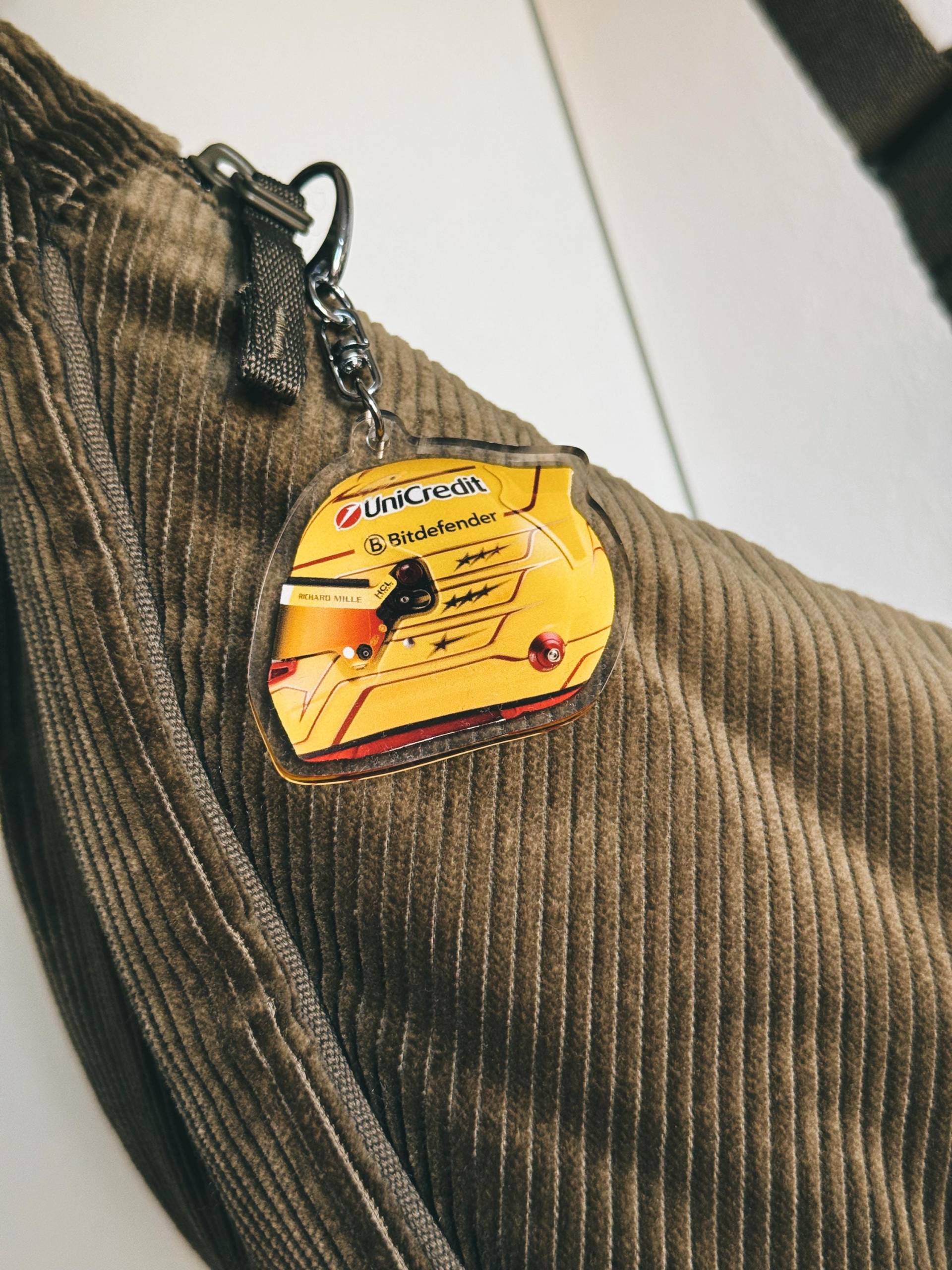 2025 Formula 1 Helmet Keychain - Lewis Hamilton 2025 Formula 1 Helmet Keychain - Lewis Hamilton von WonderlandArtsCo