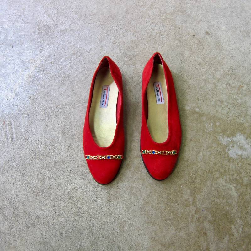 90S Wildleder Ballerinas Rote Perlen Mit Gold Kette 90S Wildleder Ballerinas Rote Perlen Mit Gold Kette von WonderlandIowaCity