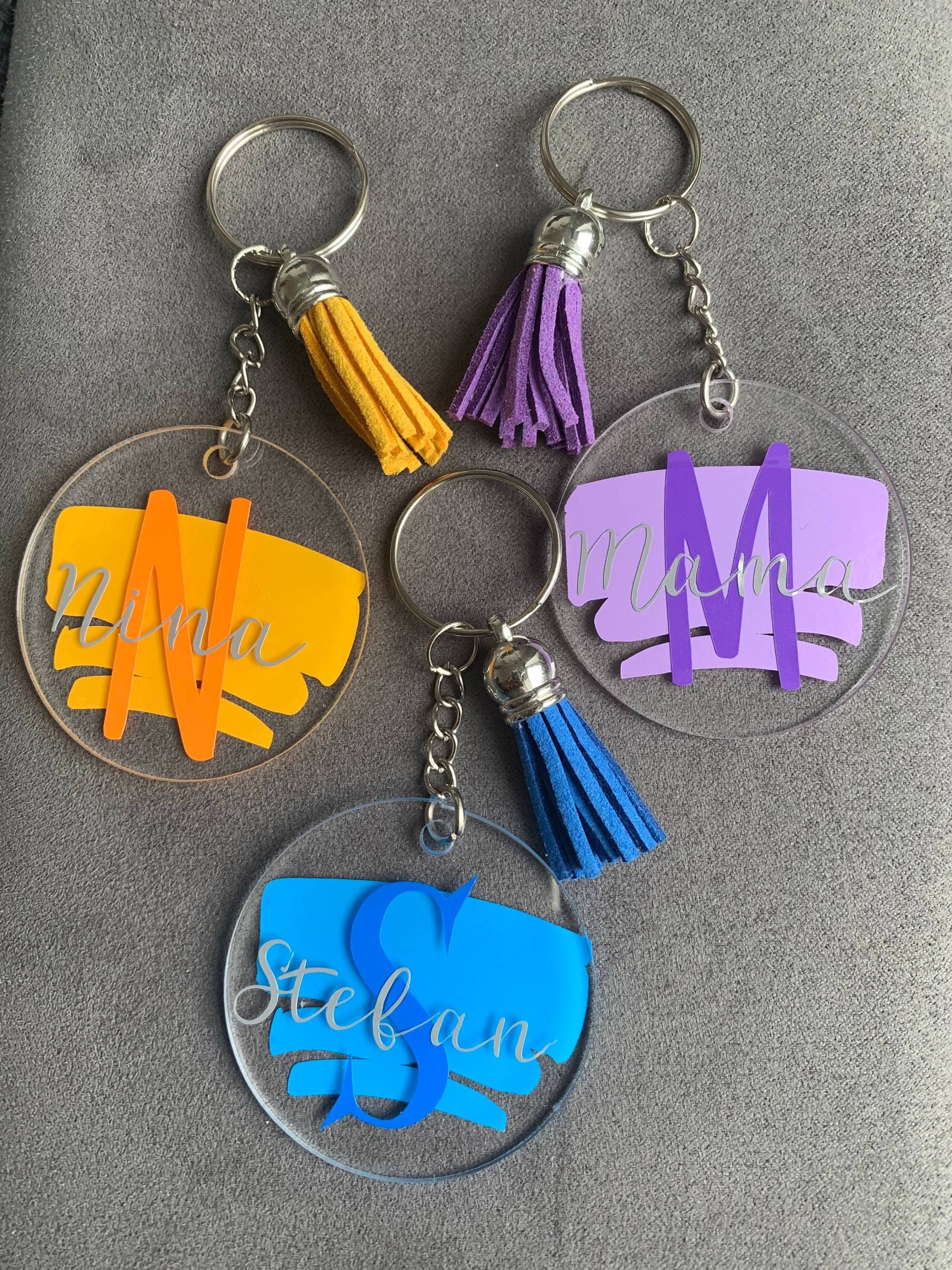 Personalized Keychain With Name // Gift For Him & Her Personalized Keychain With Name // Gift For Him & Her von Wonderworldcraft