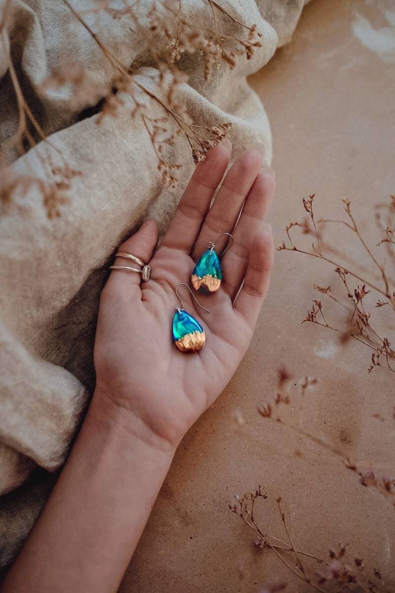 Tropfenohrringe, Aurora Ohrringe, Boho Nordlichter, Baumeln Damenschmuck, Damen Ohrringe von WoodAllGood