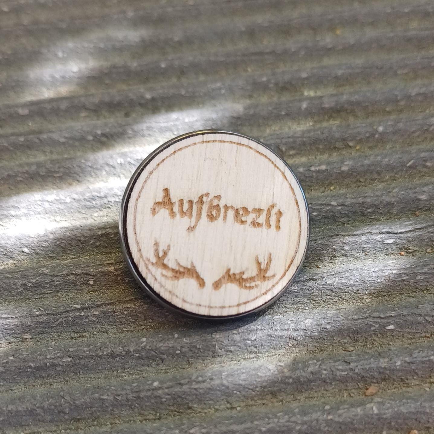 Trachtenanstecker Pin Tracht Hirsch Dirndl Lederhose Bayerisch Trachtenanstecker Pin Tracht Hirsch Dirndl Lederhose Bayerisch von WoodArtArndt