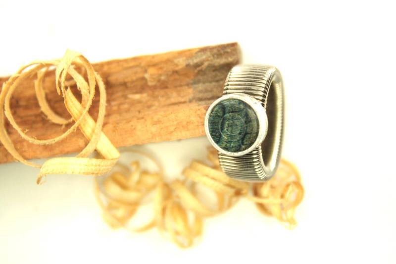 Holzring/Ringgröße Verstellbar Aus Durchgefärbten Funieren Holz Und Edelstahl von WoodArtGermany