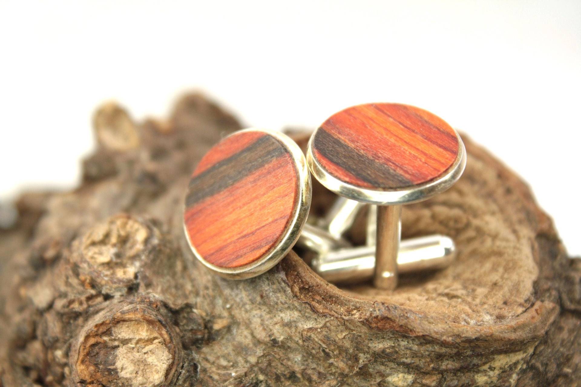 Manschettenknöpfe, Hölzerne Manschettenknöpfe Aus Holz, Geschenk Für Männer/18mm Versilbert Intarsie Wildapfel von WoodArtGermany