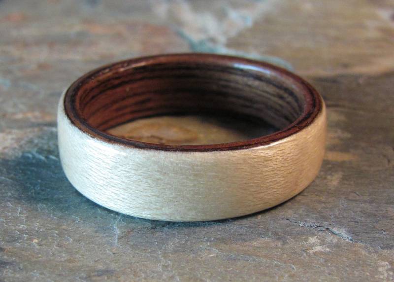 Ahorn Bugholz Ring Mit Wenge Interieur Ahorn Bugholz Ring Mit Wenge Interieur von WoodFlexDesign