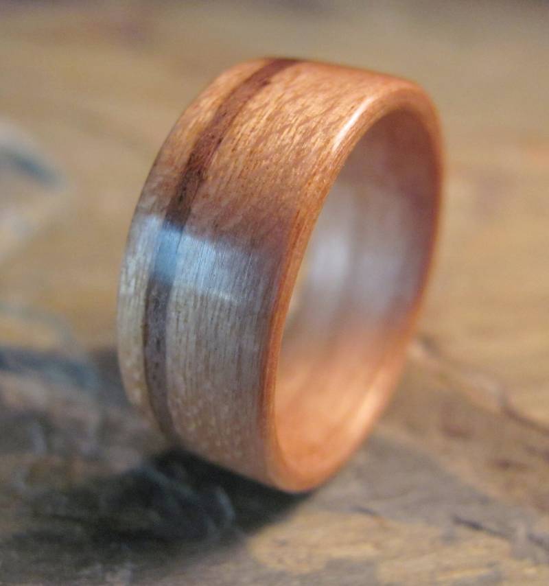Bentwood Kirschbaum Ring Mit Nussbaum Inlay Bentwood Kirschbaum Ring Mit Nussbaum Inlay von WoodFlexDesign