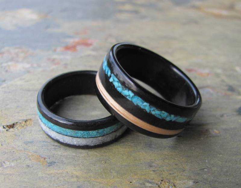 Handgefertigte Bentwood Ebenholz Ring Mit Türkis Perlmutt Und Eiche Inlay Jubiläumsring, Ehering Set von WoodFlexDesign