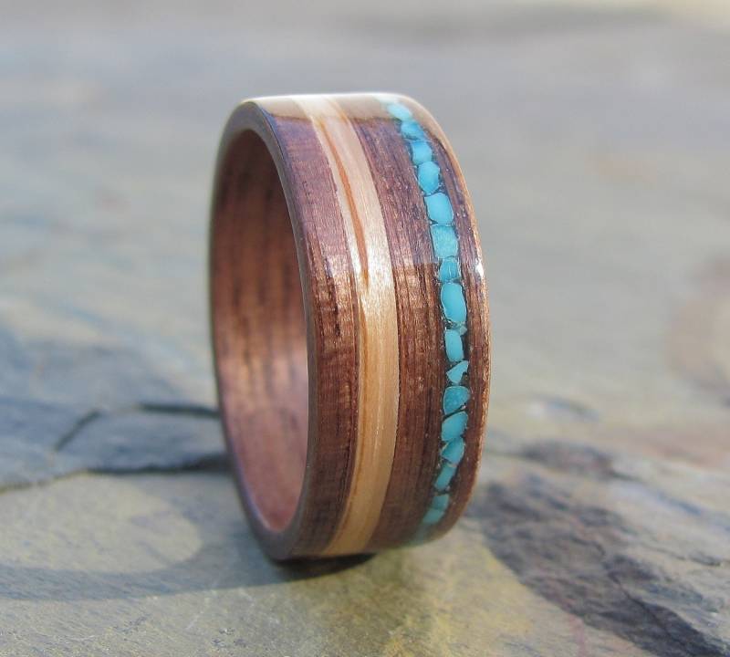 Nussbaum Handgefertigter Holzring Mit Türkis Und Eichenholz Inlay Nussbaum Handgefertigter Holzring Mit Türkis Und Eichenholz Inlay von WoodFlexDesign