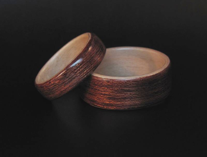 Handgefertigtes Holz Ehering Set Sapele Und Interior Ahorn Jubiläum Ring von WoodFlexDesign