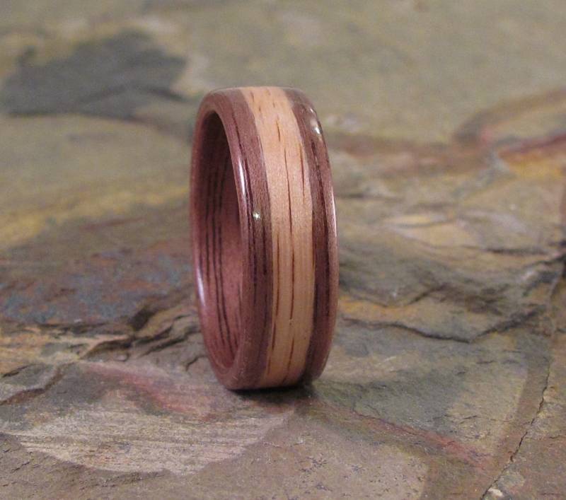 Nussbaum Bugholz Ring Mit Eiche Inlay Nussbaum Bugholz Ring Mit Eiche Inlay von WoodFlexDesign