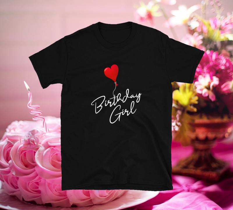 Birthday Girl | Unisex-T-Shirt von WoodPlanet25