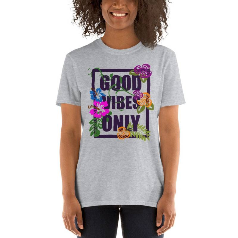 Good Vibes Only | Florales Design Frühling Sommer Blumen Motiv T-Shirt von WoodPlanet25