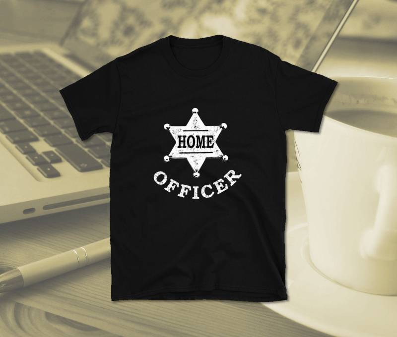 Home Officer | Cooles Design Fürs Office Unisex-T-Shirt von WoodPlanet25