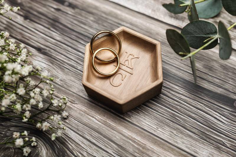 Einzigartige Ringschale Aus Nussbaumholz Mit Filigranem Relief | Stilvolles Accessoire Für Eure Hochzeit Ringaufbewahrung Hochzeitsdeko Einzigartige Ringschale Aus Nussbaumholz Mit Filigranem Relief | Stilvolles Accessoire Für Eure Hochzeit Ringaufbewahrung Hochzeitsdeko von WoodandWhispersDE