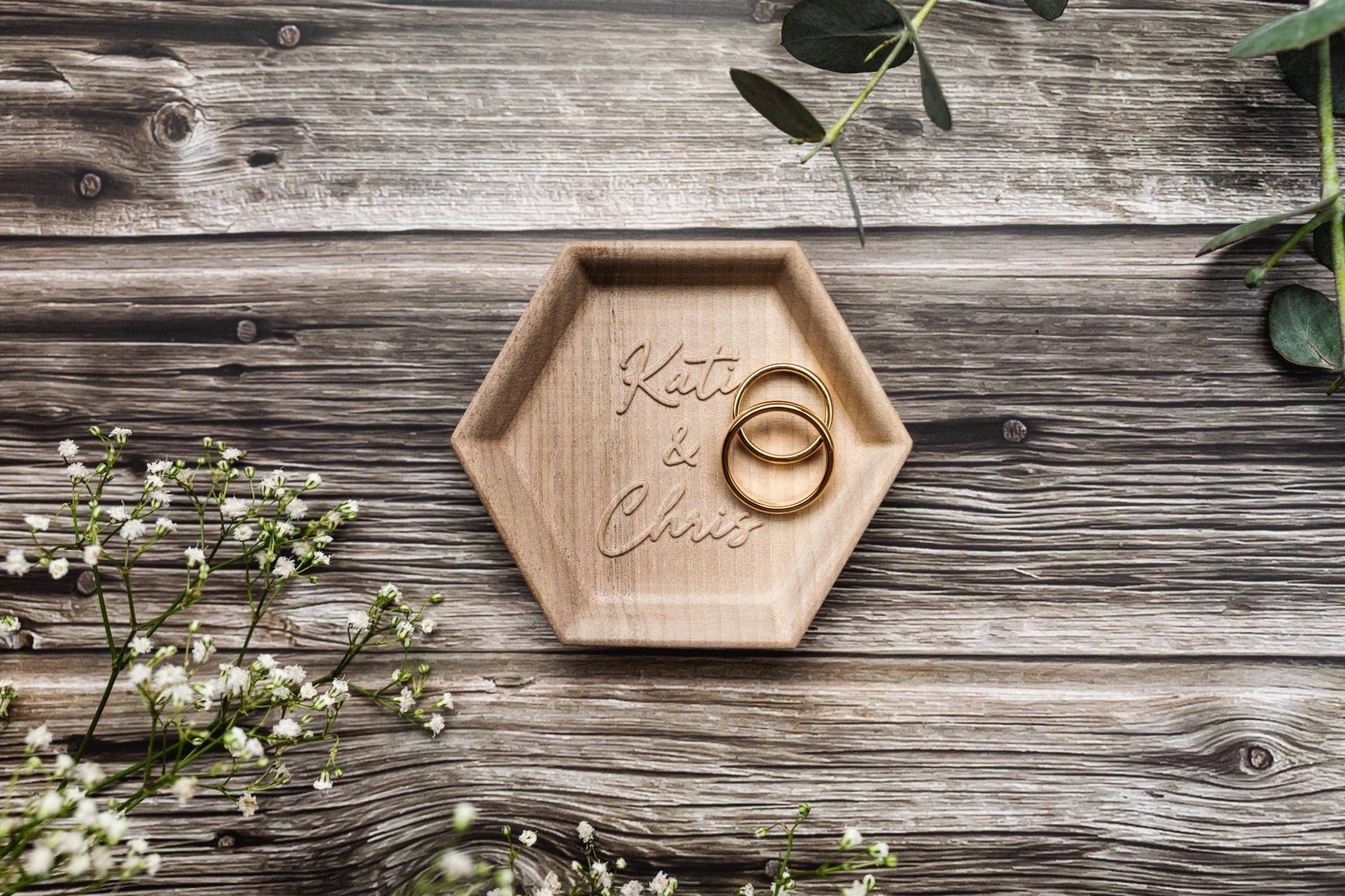 Einzigartige Ringschale Aus Nussbaumholz Mit Filigranem Relief | Stilvolles Accessoire Für Eure Hochzeit Ringaufbewahrung Hochzeitsdeko Einzigartige Ringschale Aus Nussbaumholz Mit Filigranem Relief | Stilvolles Accessoire Für Eure Hochzeit Ringaufbewahrung Hochzeitsdeko von WoodandWhispersDE
