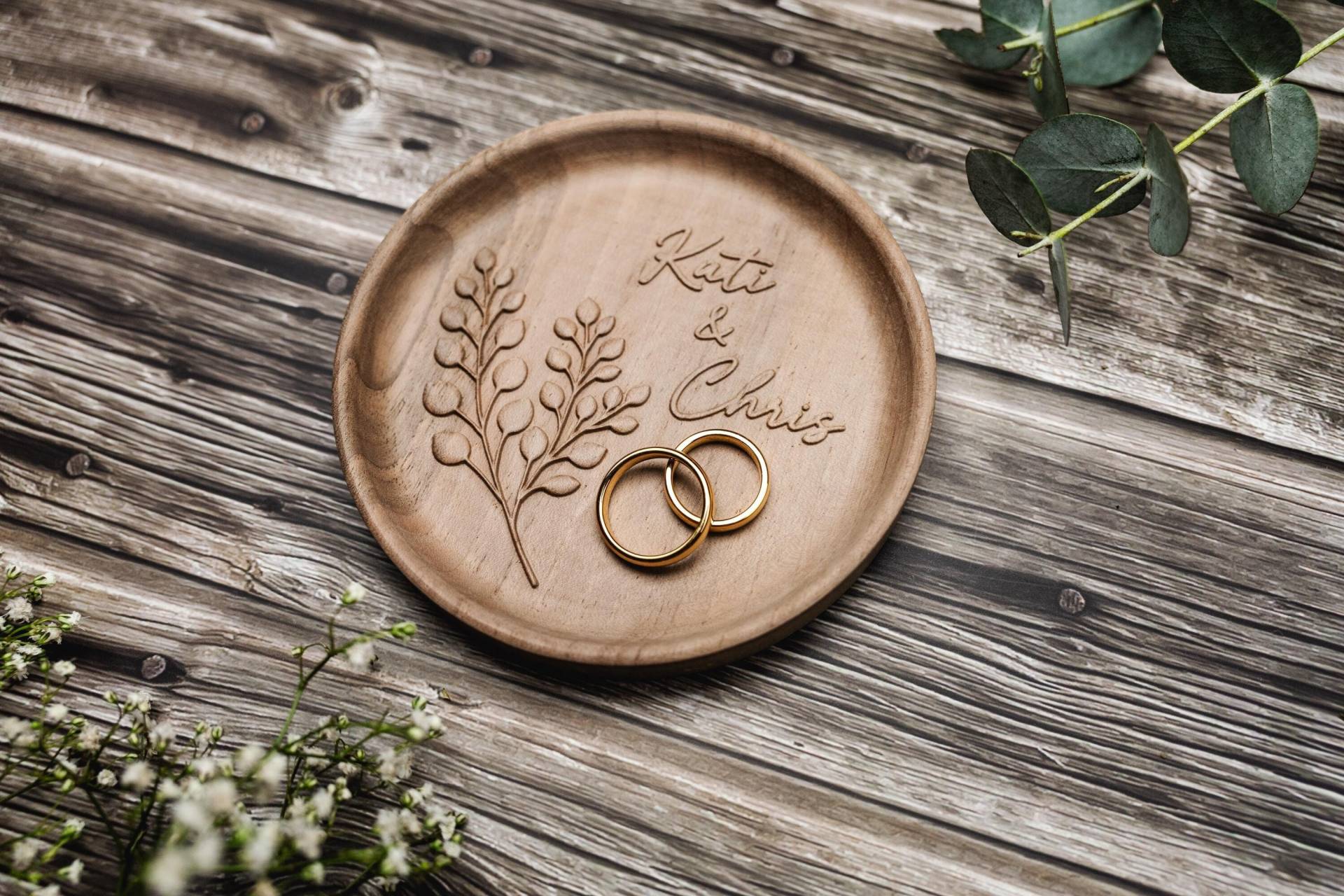 Einzigartige Ringschale Aus Nussbaumholz Mit Filigranem Relief | Stilvolles Accessoire Für Eure Hochzeit Ringaufbewahrung Hochzeitsdeko Einzigartige Ringschale Aus Nussbaumholz Mit Filigranem Relief | Stilvolles Accessoire Für Eure Hochzeit Ringaufbewahrung Hochzeitsdeko von WoodandWhispersDE