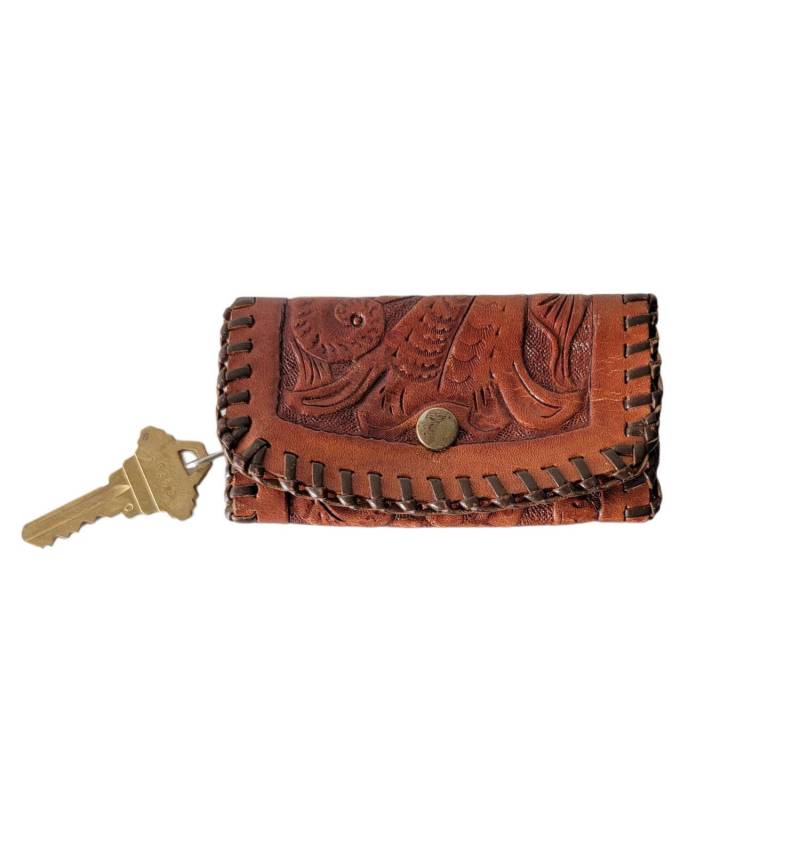 Vintage Hand Punziert Schlüsselhalter Aus Leder Clutch Mit 4 Ringen Vintage Hand Punziert Schlüsselhalter Aus Leder Clutch Mit 4 Ringen von WoodcockPocket