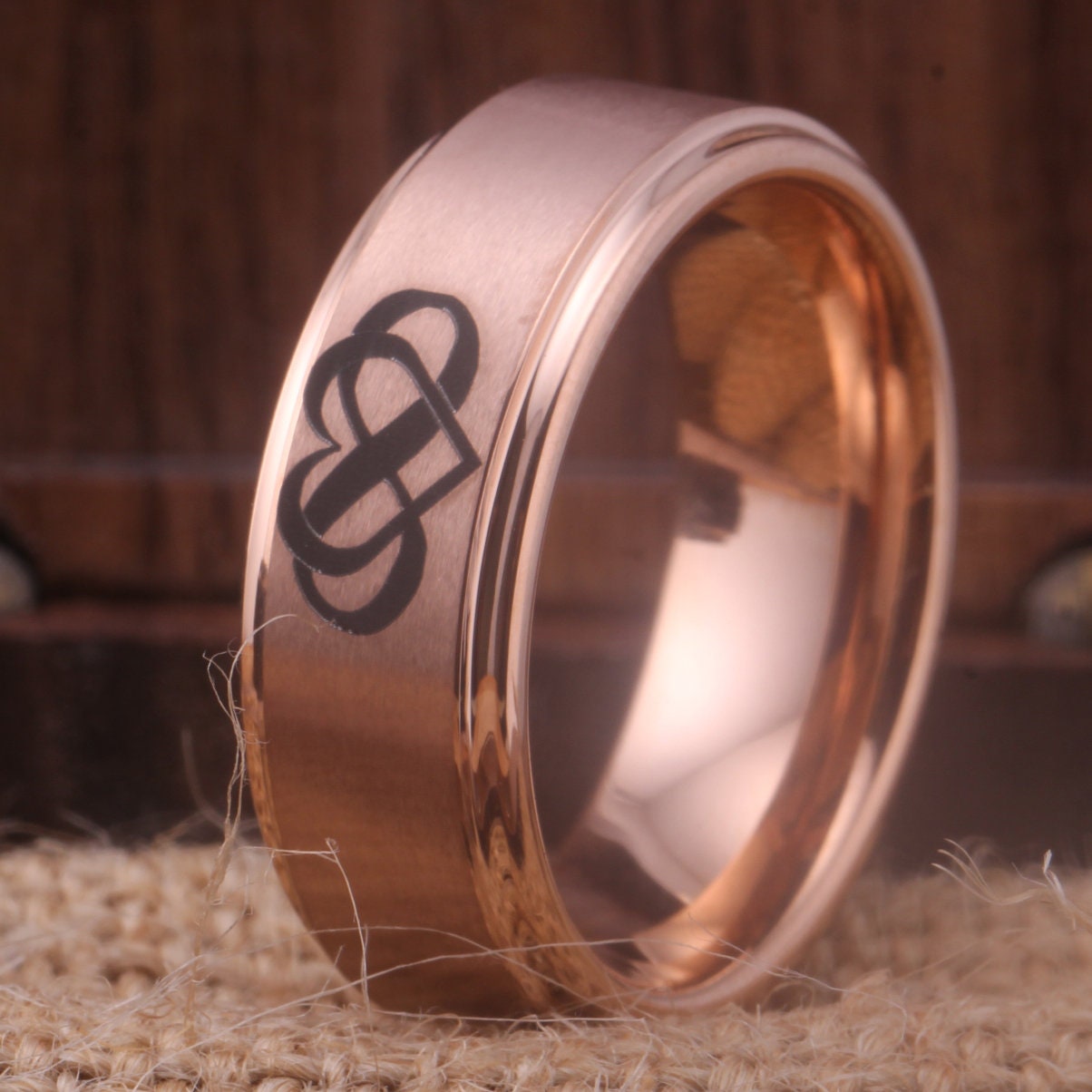 Unendlich Herz Ehering Wolfram Infinity Ring Design-Freie Innenseite Gravur Versprechen Jubiläumsgeschenk von WoodenCombArt