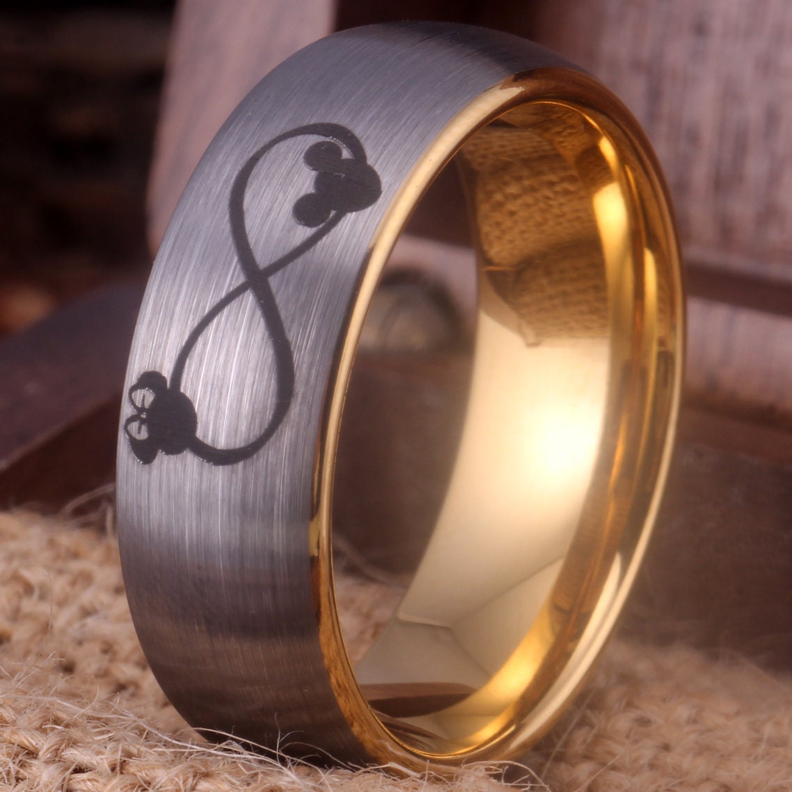 Unendlich Ring Ehering Wolfram Mickey Und Minnie Liebe Unendlichkeitsring Versprechensring Mattiert Comfort Fit Freie Innengravur von WoodenCombArt