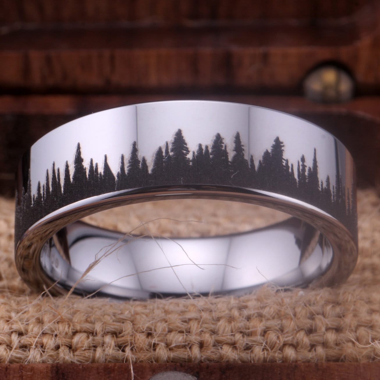 Wald Ring Ehering Treeline Silber Wolfram Waldbaum Geschenk Jahrestag Verlobungsring von WoodenCombArt