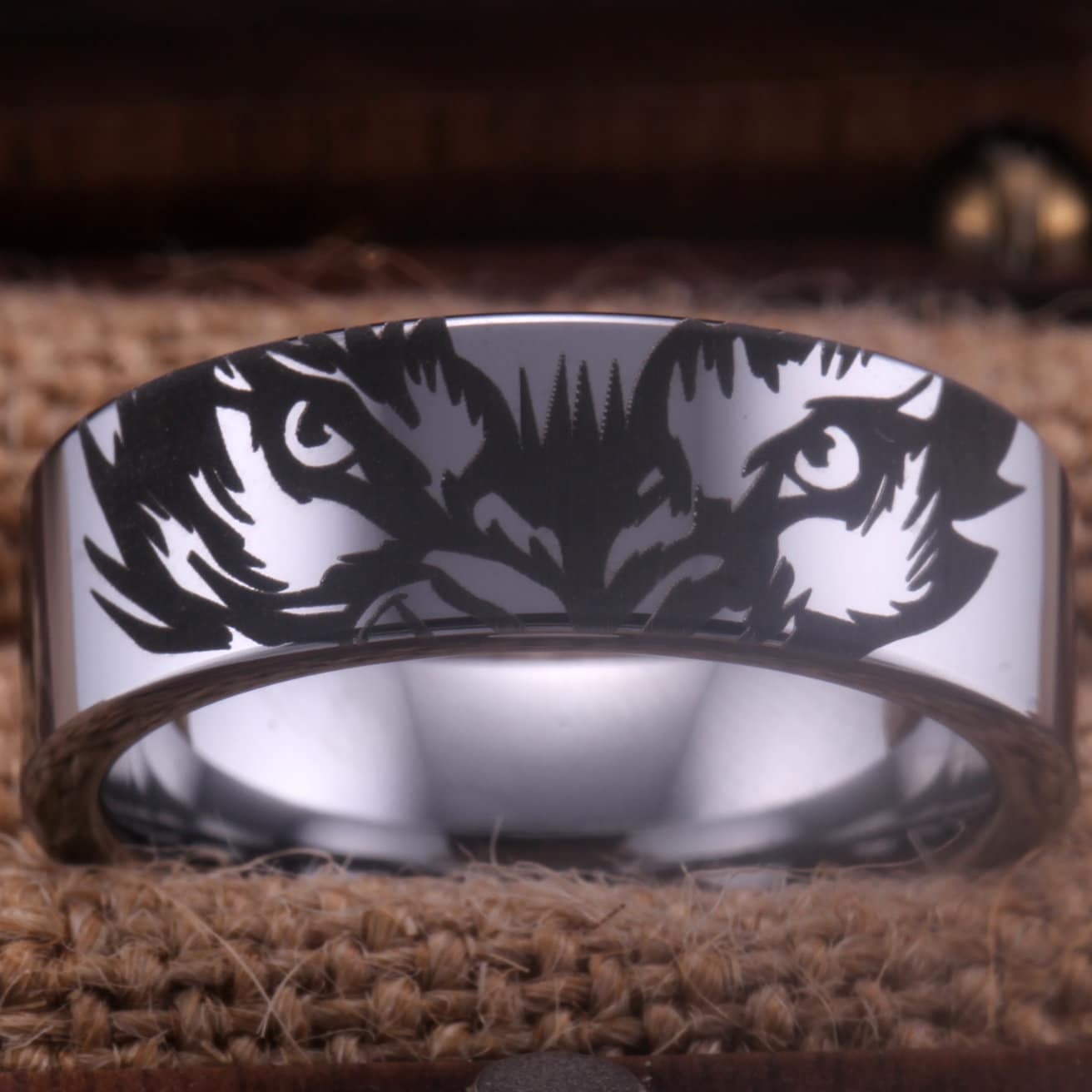 Wolf Ehering Silber Wolfram Augen Ring Tierring Wolf-Verlobungsring Herrenring Tierschmuck, Geschenk von WoodenCombArt