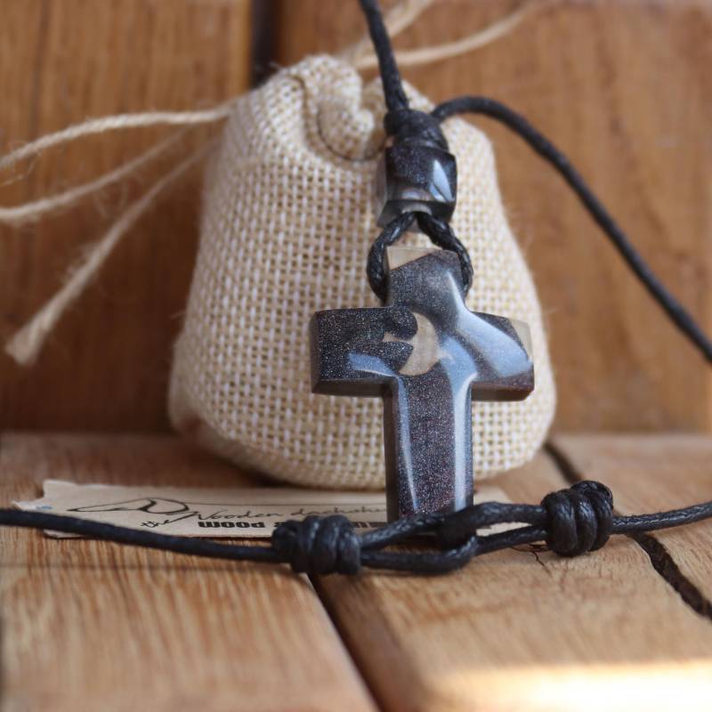 Harz Holz Schmuck Halskette Boho Kreuz Mann Christian Moderner Handgemachter Unikatschmuck Harz Holz Schmuck Halskette Boho Kreuz Mann Christian Moderner Handgemachter Unikatschmuck von WoodenDachshund