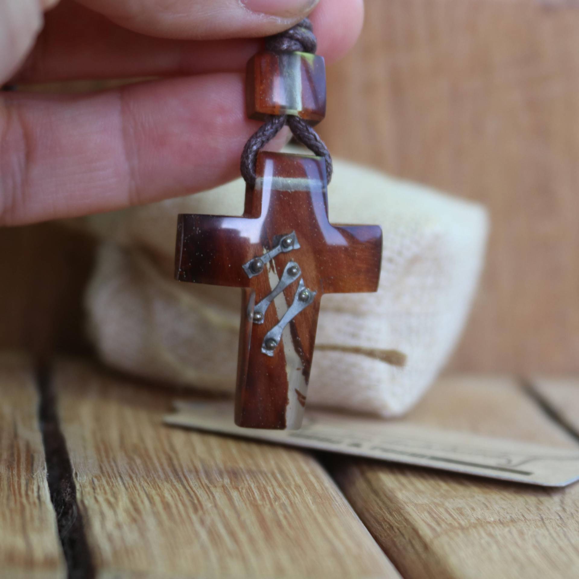 Holz Kreuz Halskette Christian Schmuck Anhänger Harz Geschenk Einzigartiger Unisex Holz Kreuz Halskette Christian Schmuck Anhänger Harz Geschenk Einzigartiger Unisex von WoodenDachshund