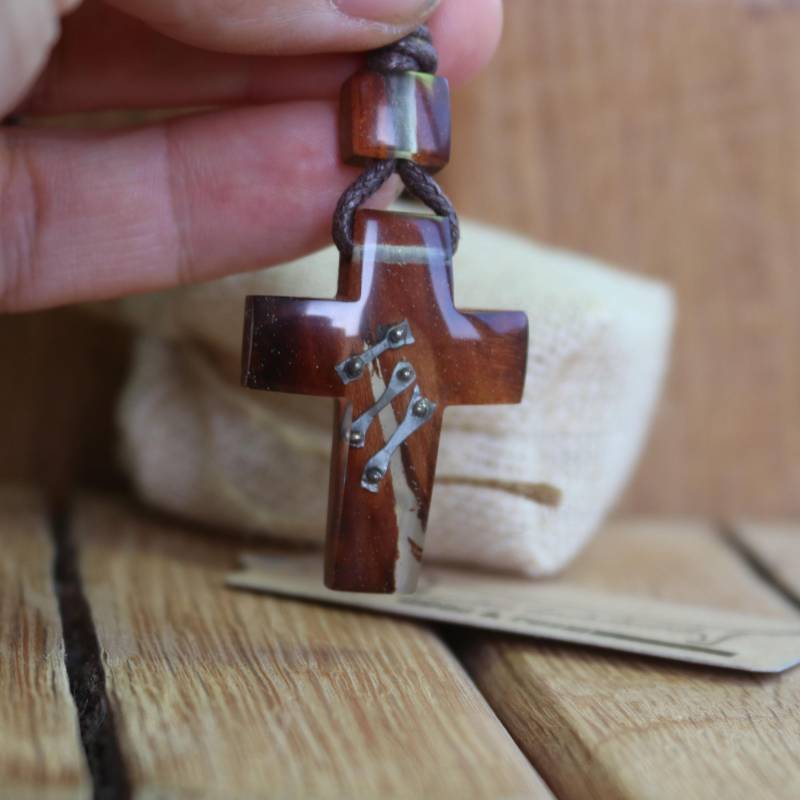 Holz Kreuz Halskette Christian Schmuck Anhänger Harz Geschenk Einzigartiger Unisex Holz Kreuz Halskette Christian Schmuck Anhänger Harz Geschenk Einzigartiger Unisex von WoodenDachshund