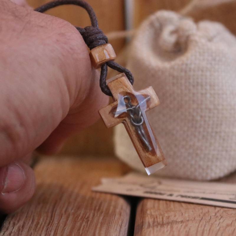 Holz Kreuz Halskette Holzkreuz Anhänger Harz Kunst Hand Geschnitzt Schmuck Herren Frauen Boho Holz Kreuz Halskette Holzkreuz Anhänger Harz Kunst Hand Geschnitzt Schmuck Herren Frauen Boho von WoodenDachshund