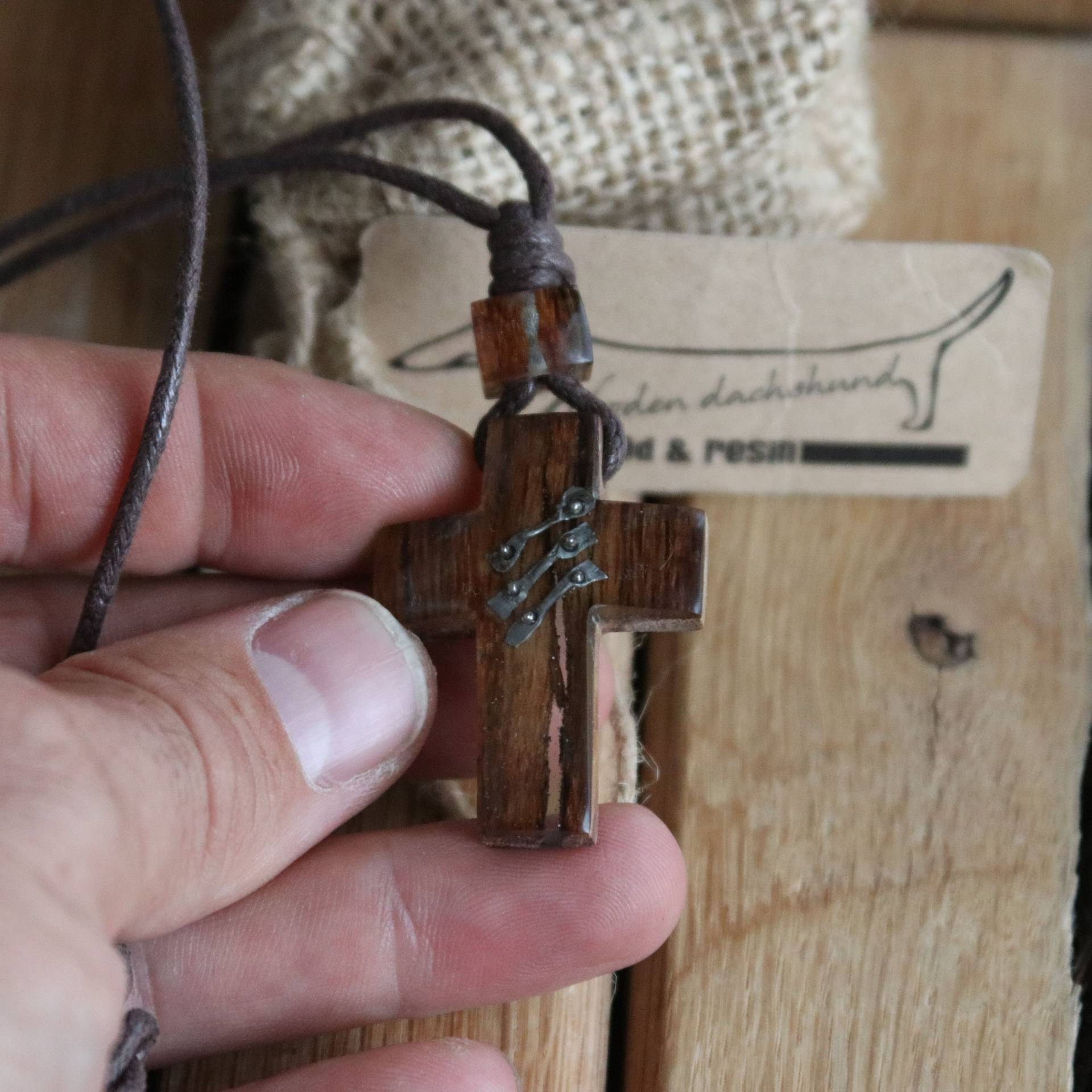Holz Schmuck Harz Halskette Kreuz Boho Moderne Einzigartige Unisex Geschenk Anhänger Handgemacht Handgeschnitzt Für Sie Christian Holz Schmuck Harz Halskette Kreuz Boho Moderne Einzigartige Unisex Geschenk Anhänger Handgemacht Handgeschnitzt Für Sie Christian von WoodenDachshund