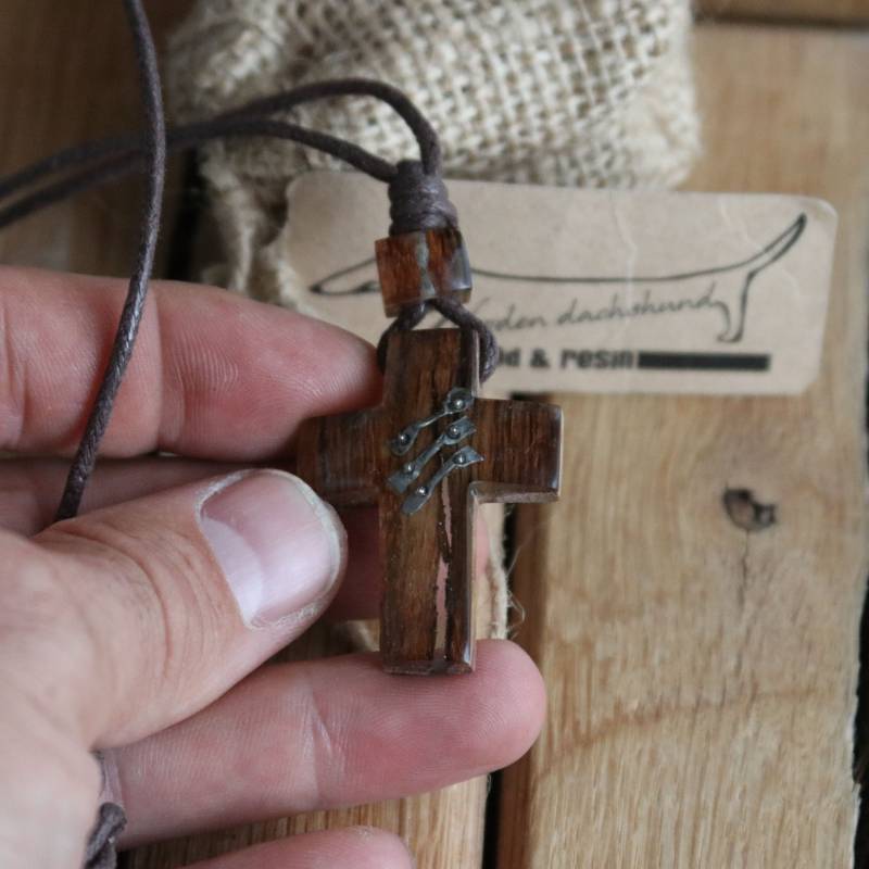 Holz Schmuck Harz Halskette Kreuz Boho Moderne Einzigartige Unisex Geschenk Anhänger Handgemacht Handgeschnitzt Für Sie Christian Holz Schmuck Harz Halskette Kreuz Boho Moderne Einzigartige Unisex Geschenk Anhänger Handgemacht Handgeschnitzt Für Sie Christian von WoodenDachshund