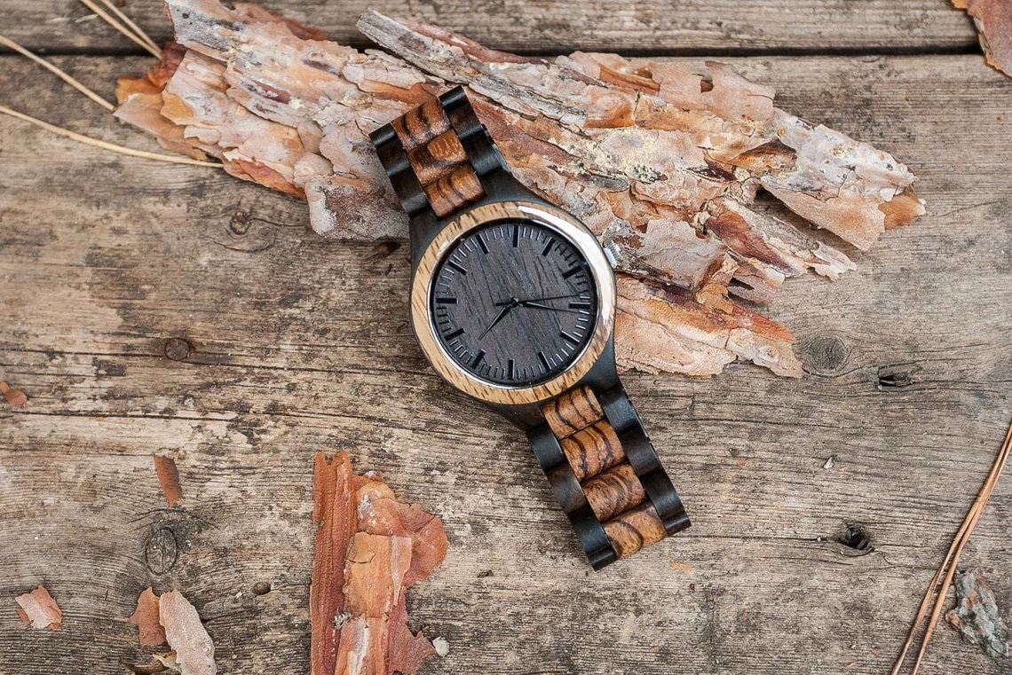 Holzuhr Herren, Holzuhr Graviert, Herren Geschenkuhr, Herren Personalisierte Uhr, Bräutigam Geschenkuhr von WoodenStudioCo