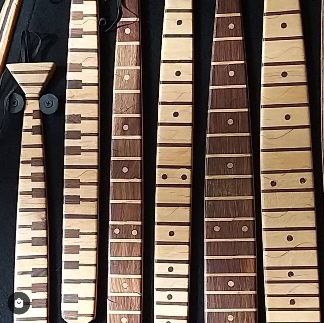Musikkrawatte Aus Holz Klaviertastatur & Gitarre Fret Design Musikkrawatte Aus Holz Klaviertastatur & Gitarre Fret Design von WoodenTiesUK
